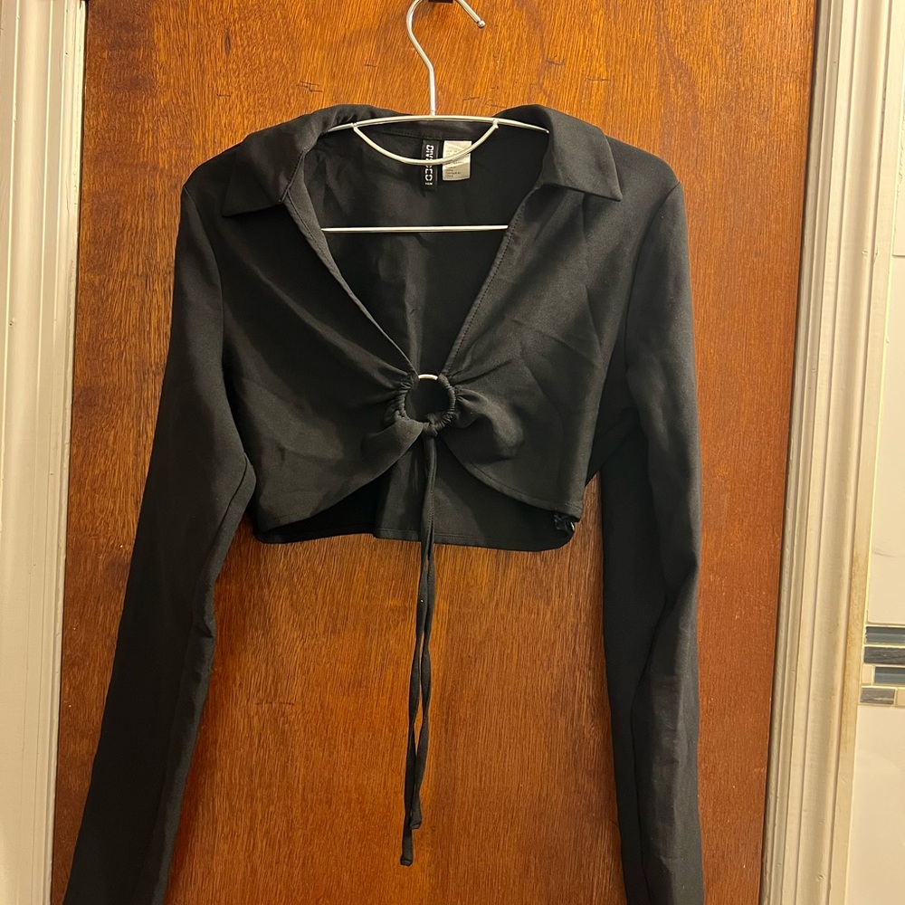 H&M Black Ring Detail Crop Top